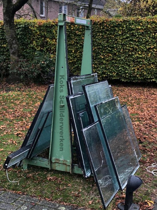 Glas van verschillende soorten en maten staat klaar om te plaatsen door onze glaszetters in Den Bosch.
